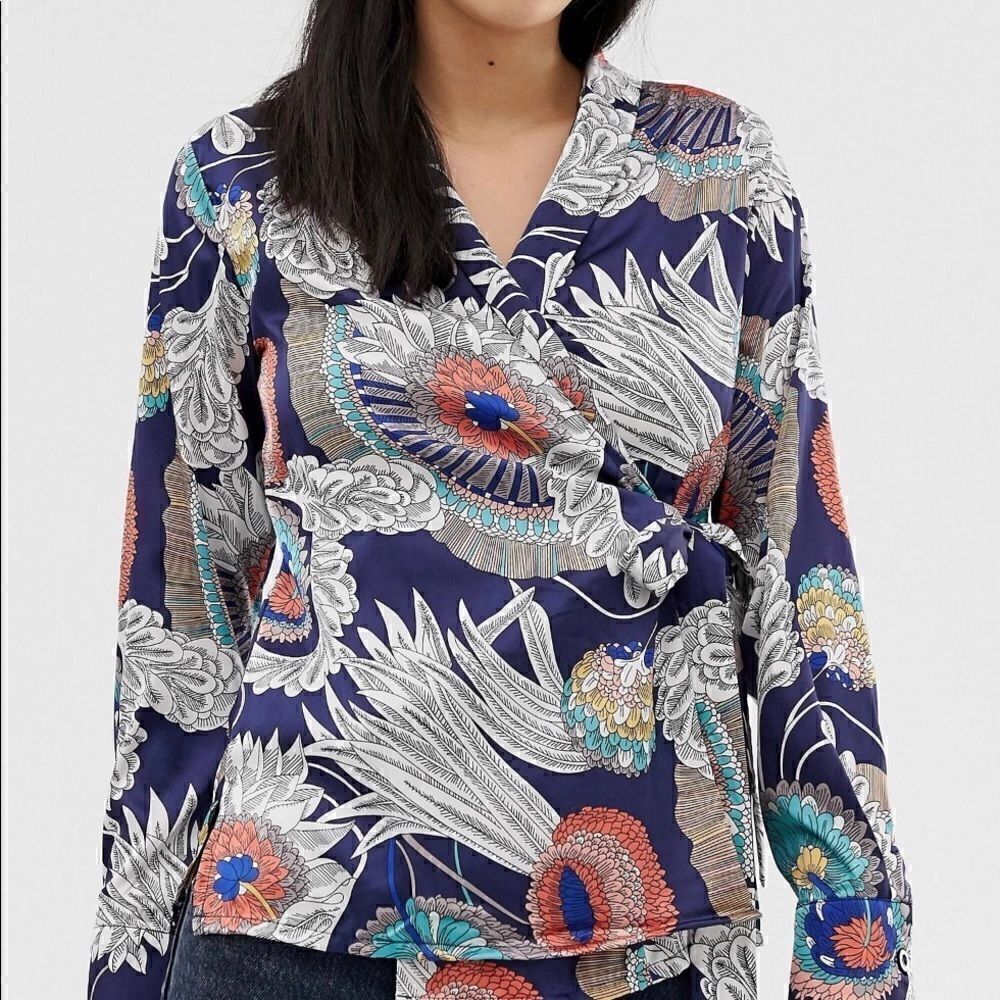 NWOT BRAVE SOUL wrap front blouse in navy floral